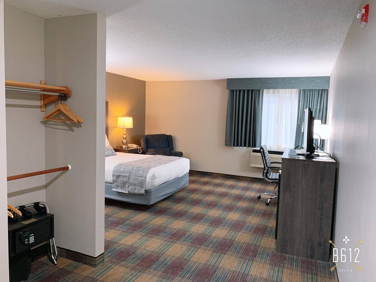 Baymont By Wyndham Baldwin Hotel Buitenkant foto