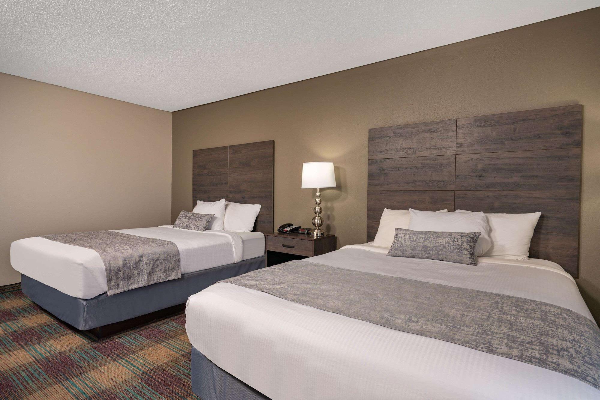 Baymont By Wyndham Baldwin Hotel Buitenkant foto