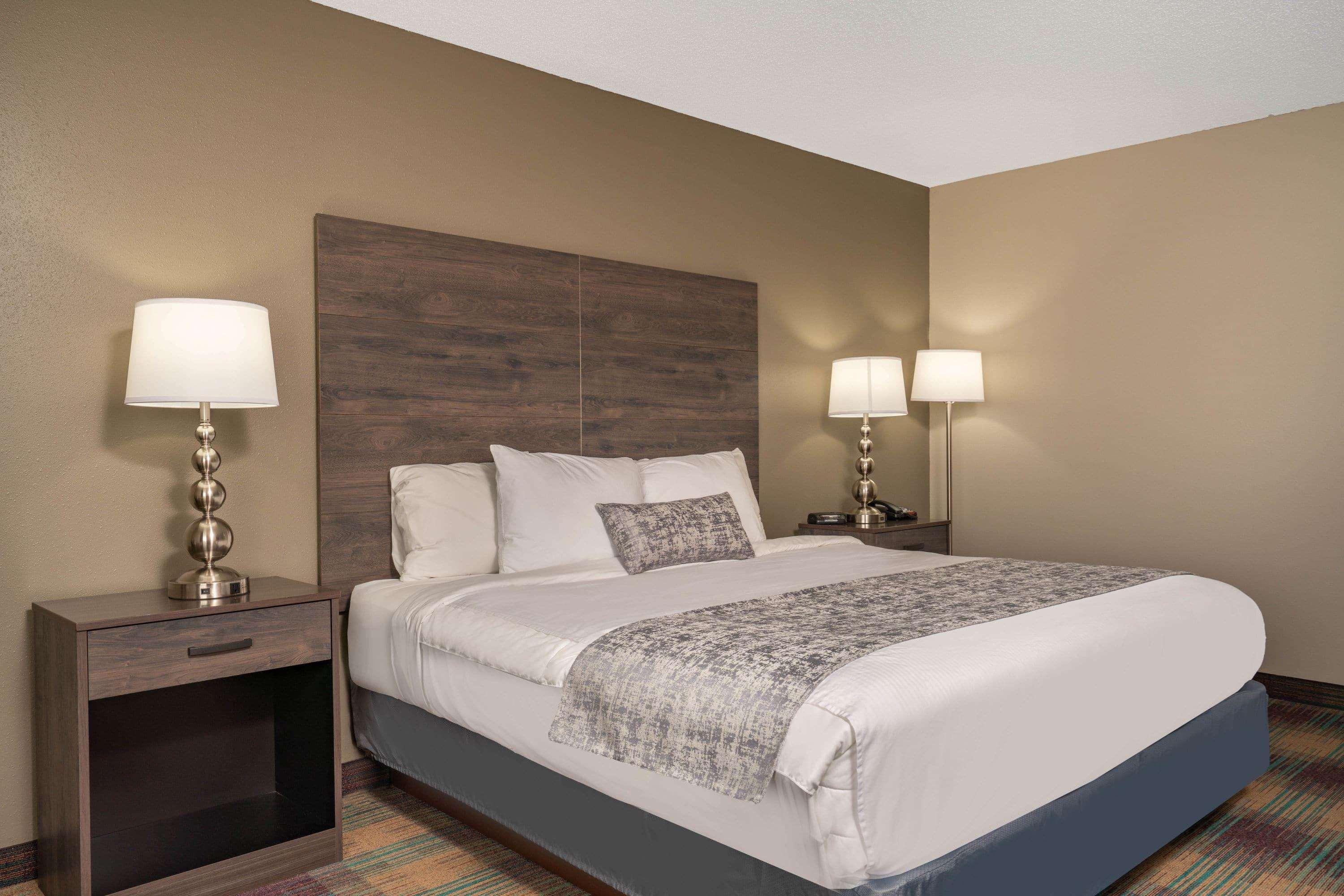 Baymont By Wyndham Baldwin Hotel Buitenkant foto