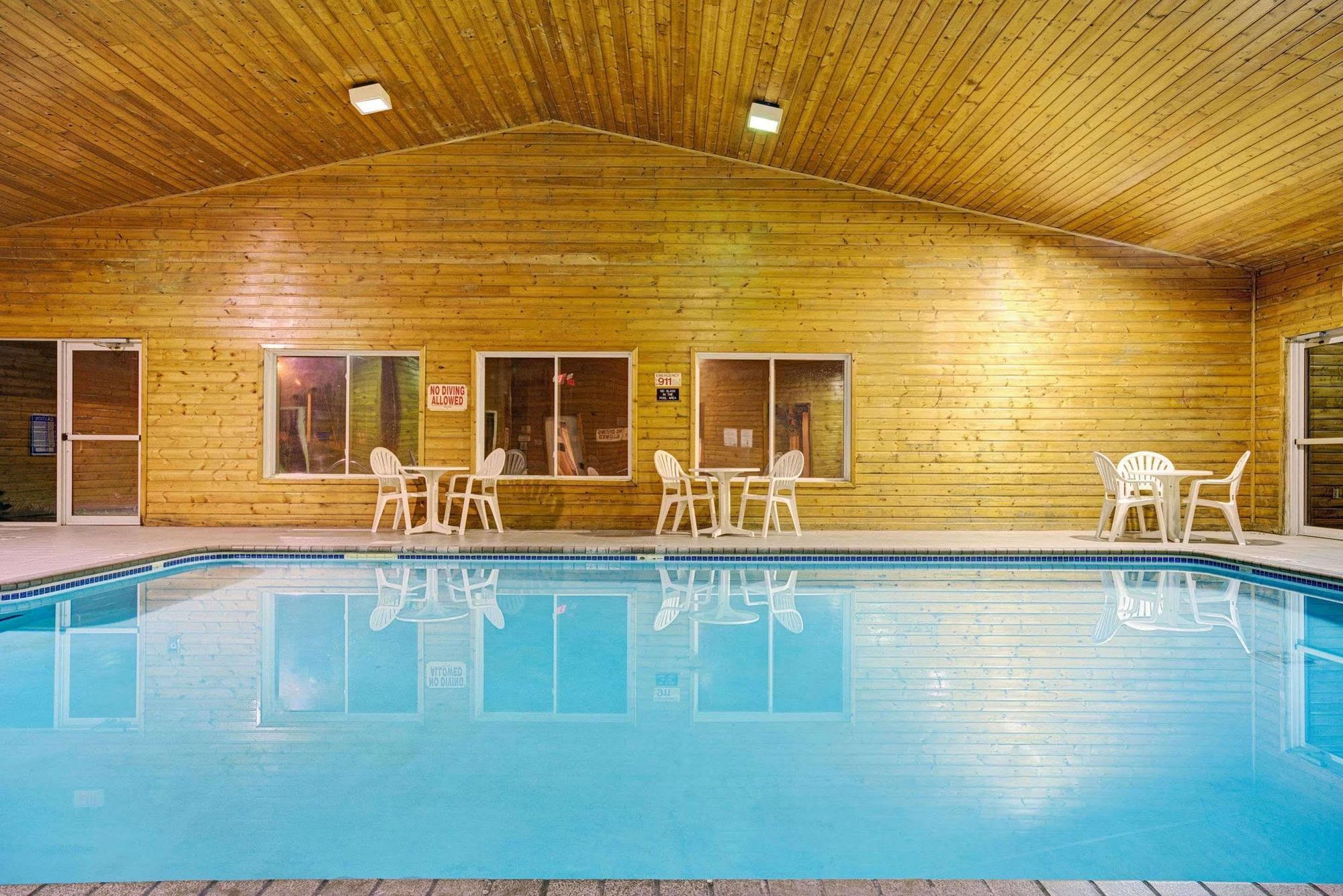 Baymont By Wyndham Baldwin Hotel Buitenkant foto