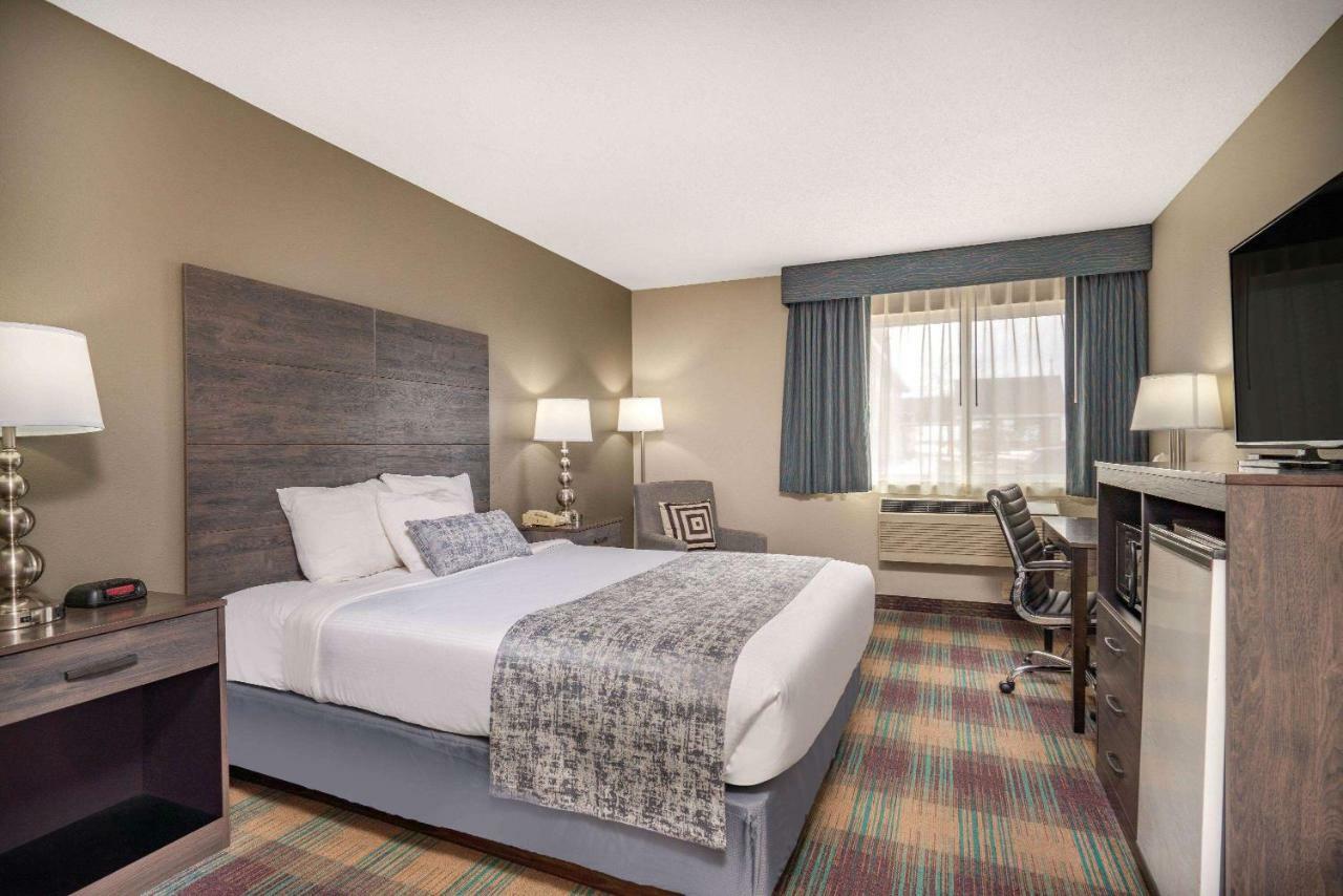Baymont By Wyndham Baldwin Hotel Buitenkant foto