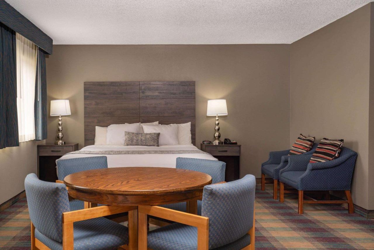 Baymont By Wyndham Baldwin Hotel Buitenkant foto