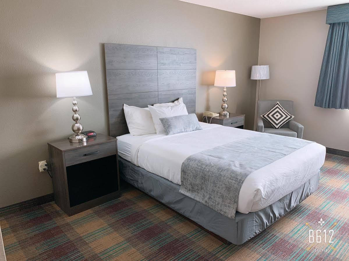 Baymont By Wyndham Baldwin Hotel Buitenkant foto